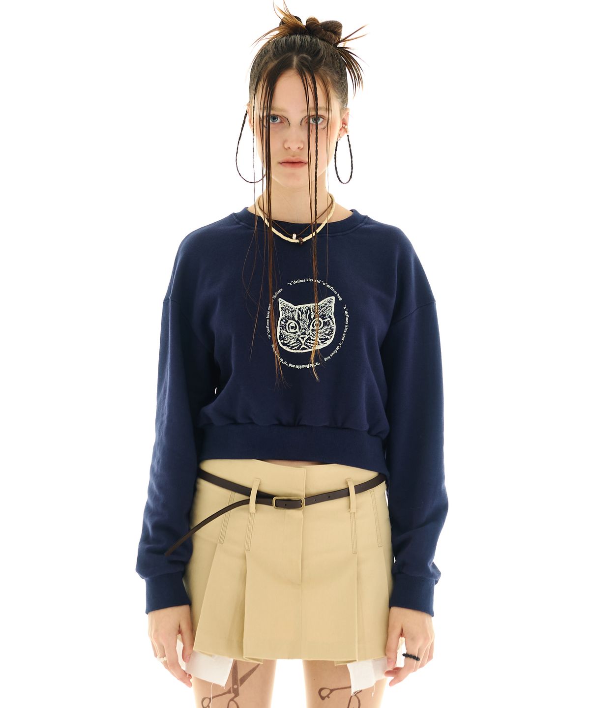 아웃엑소(OUTX.O) patty crop sweatshirt navy