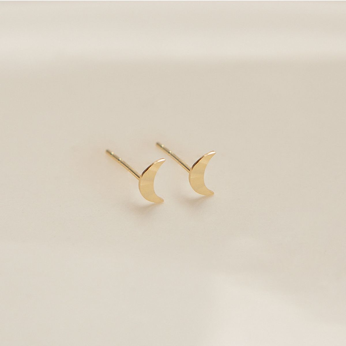 룬느(LUNNE) 14k 컷팅 초승달 귀걸이 (14k골드) #ES13