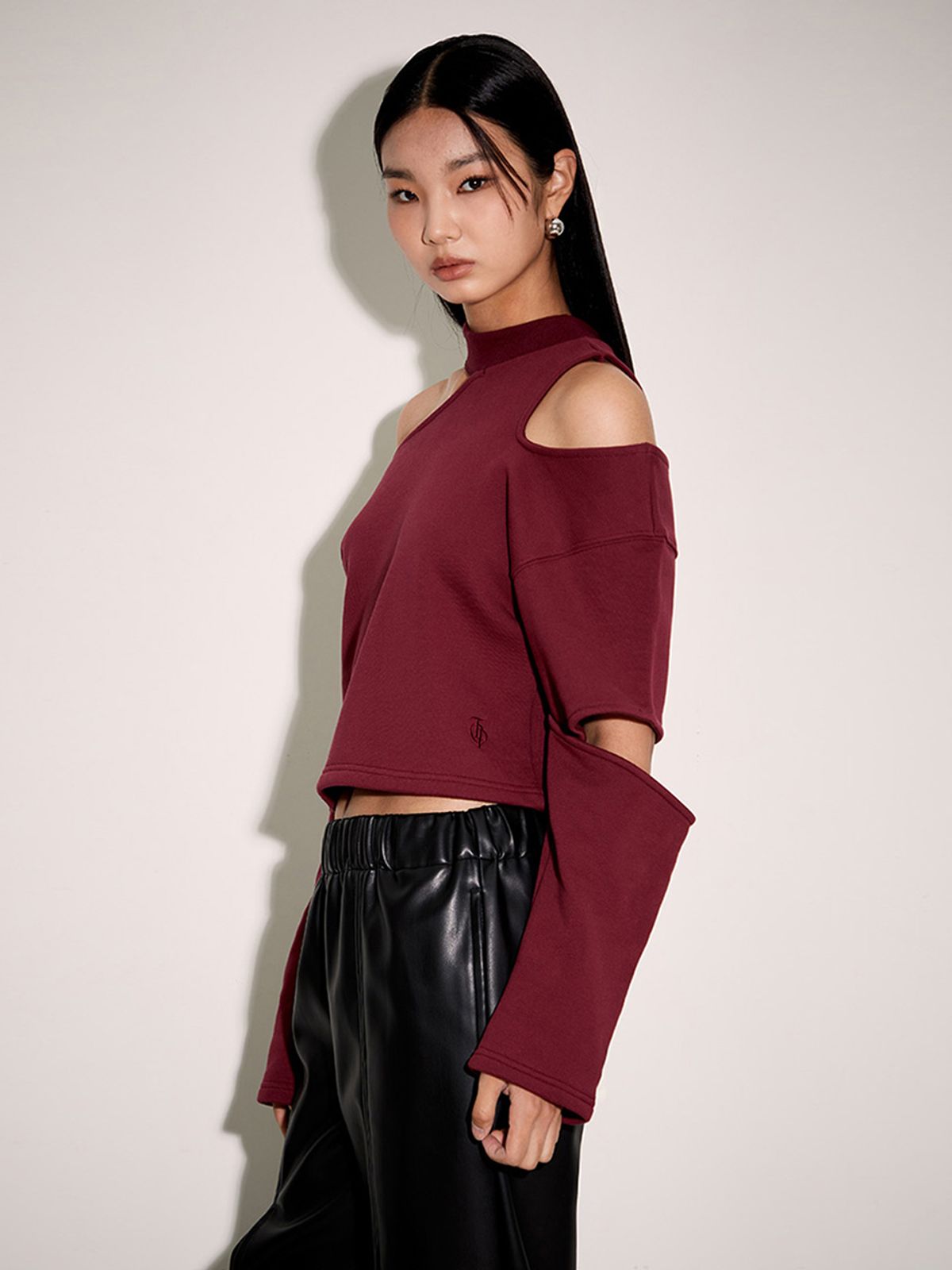 탑걸(TOPGIRL) ALL OVER CUTOUT SWEATSHIRT_T226TP128