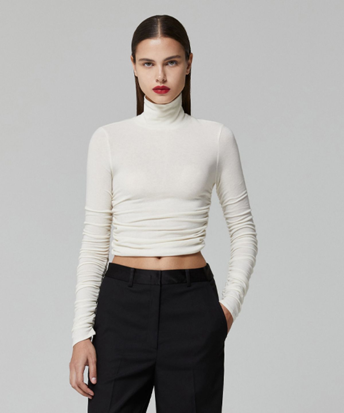 레이디 볼륨(LADY VOLUME) HIGH-NECK SHIRRING T-SHIRT_CREAM