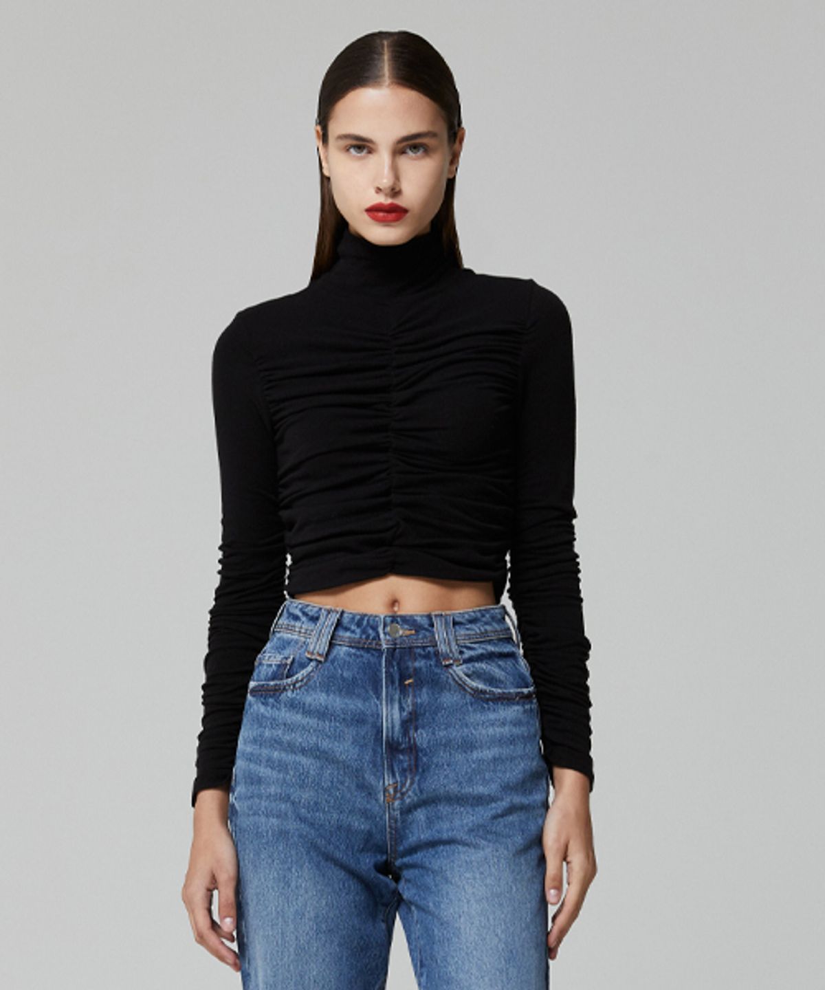 레이디 볼륨(LADY VOLUME) HIGH-NECK SHIRRING T-SHIRT_BLACK
