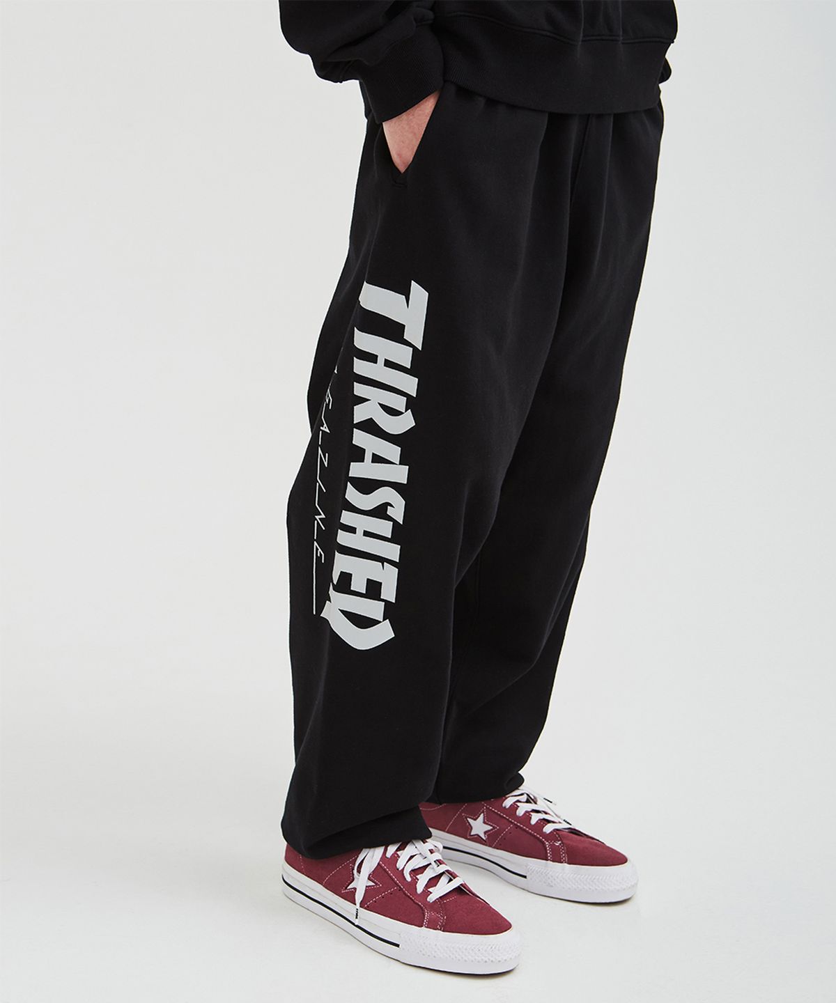 트레셔(THRASHER) 매거진 로고 스웻 조거 팬츠 블랙