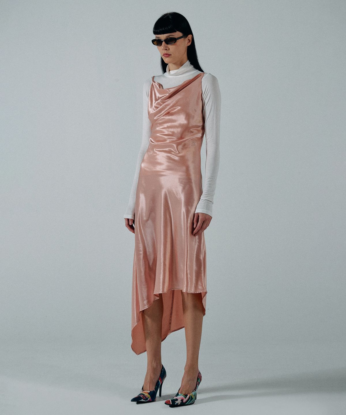 스컬프터(SCULPTOR) Unbalance Cowl Satin Dress Coral