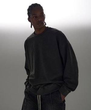 라이트 피그먼트 레귤러 오버핏 맨투맨 (다크그레이)