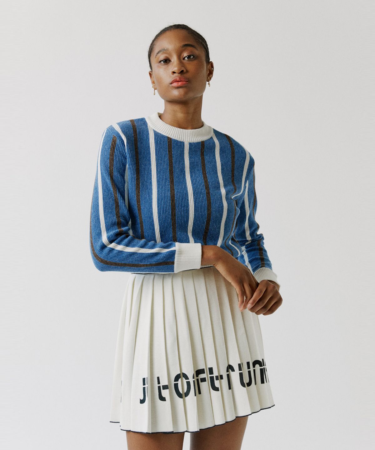 아웃 오브 트렁크(OUT OF TRUNK) Vertical Stripe Knit (Woman)