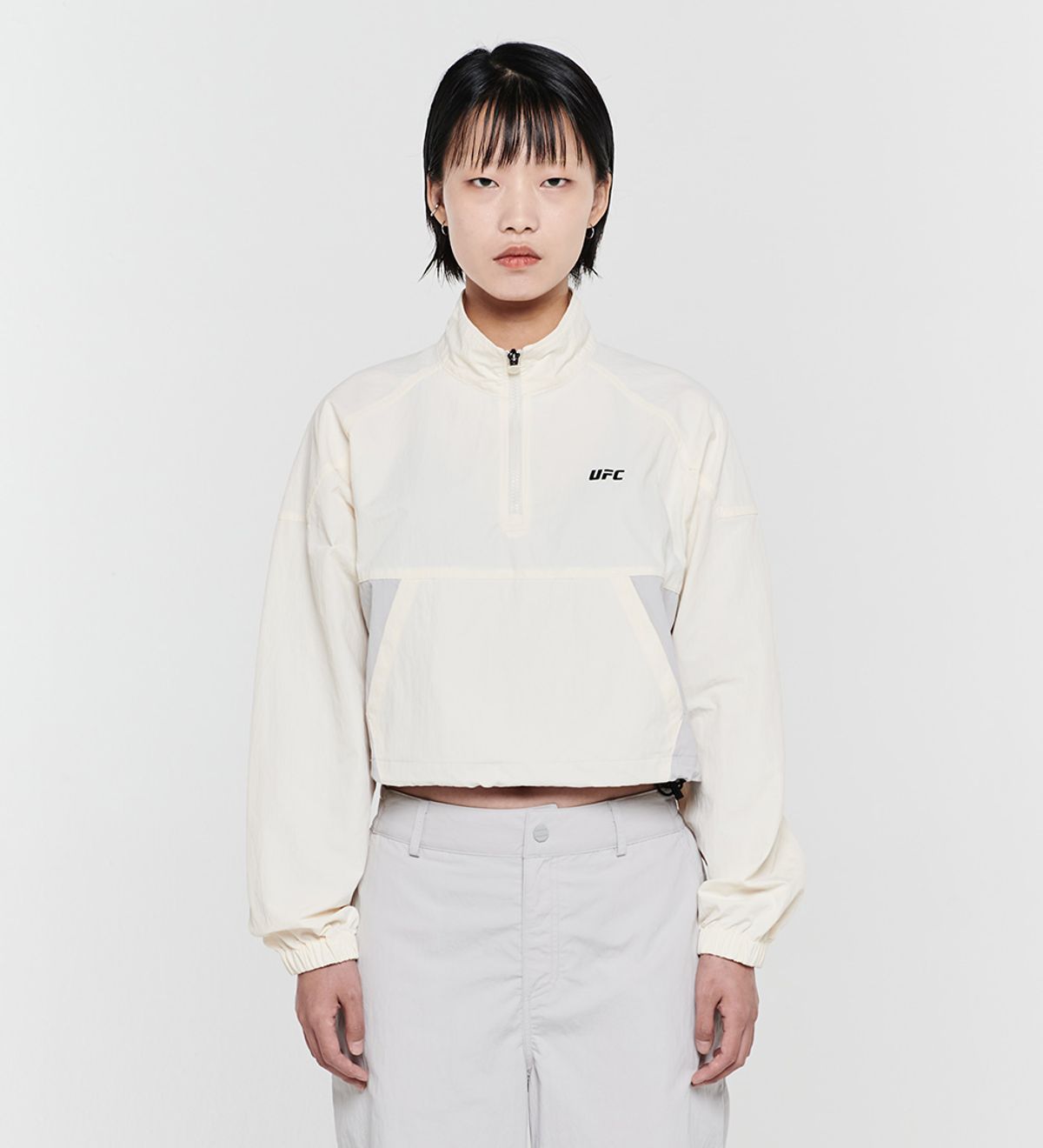 유에프씨 스포츠(UFC SPORT) UFC 엑티브 오버핏 우븐 크롭 아노락 (W) 아이보리 U4JKT3207IV