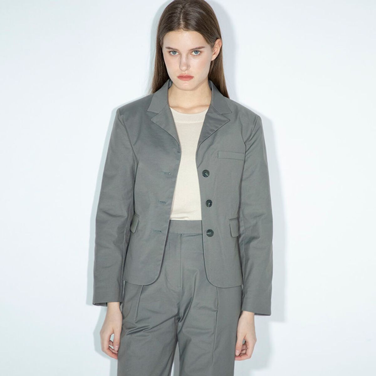 레이에(LEIE) SIA CROP BLAZER JACKET (KHAKI)