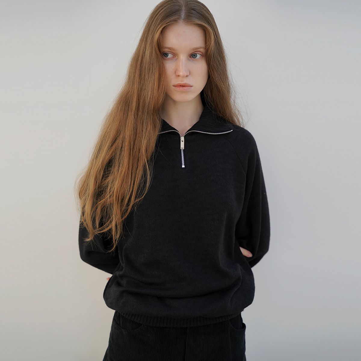 레이에(LEIE) JENNA HALF ZIP UP COLLAR KNIT (BLACK)