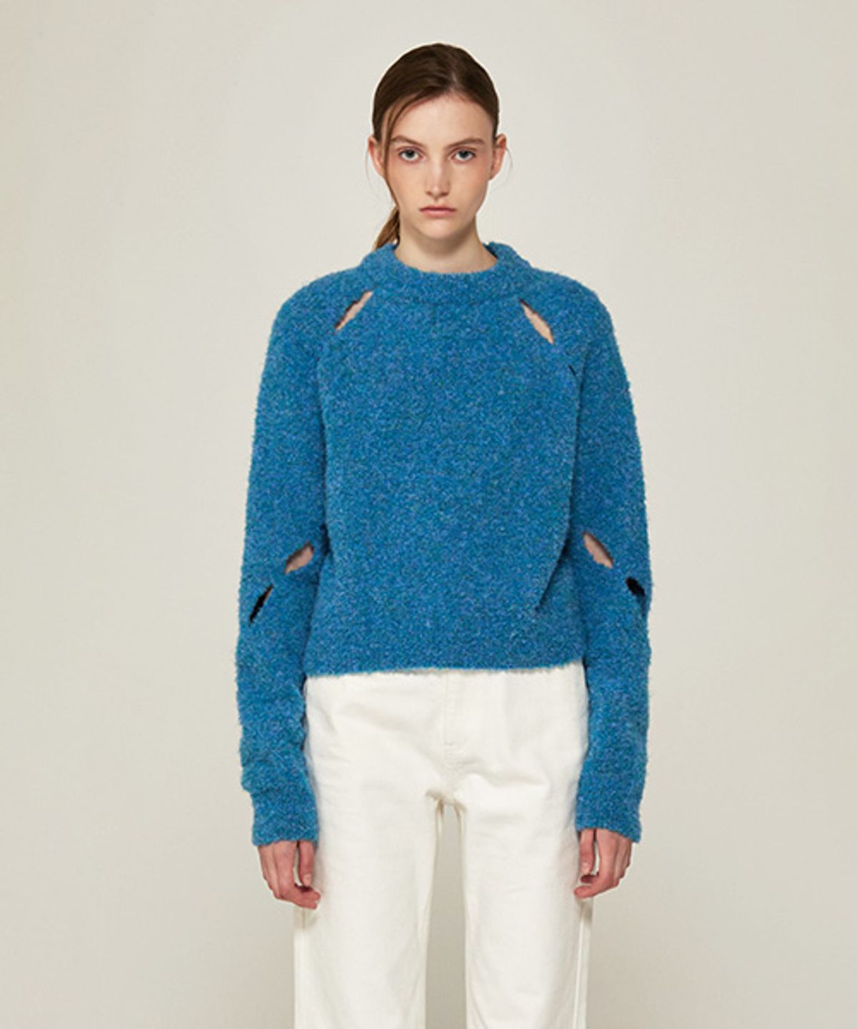 아바몰리(AVA MOLLI) boucle yarn slit detail knit (BLUE)