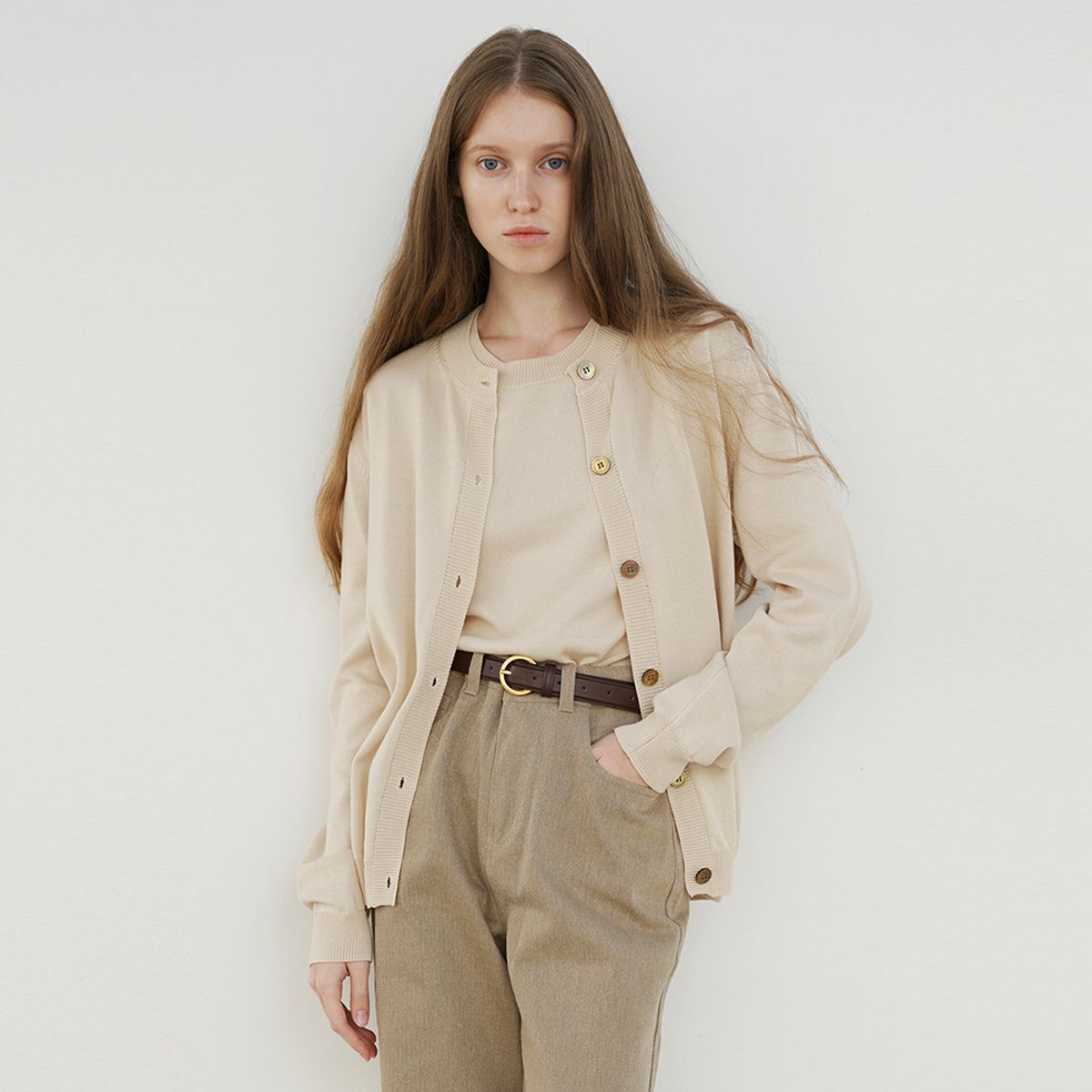 레이에(LEIE) AGNES ROUND NECK CARDIGAN (ECRU)