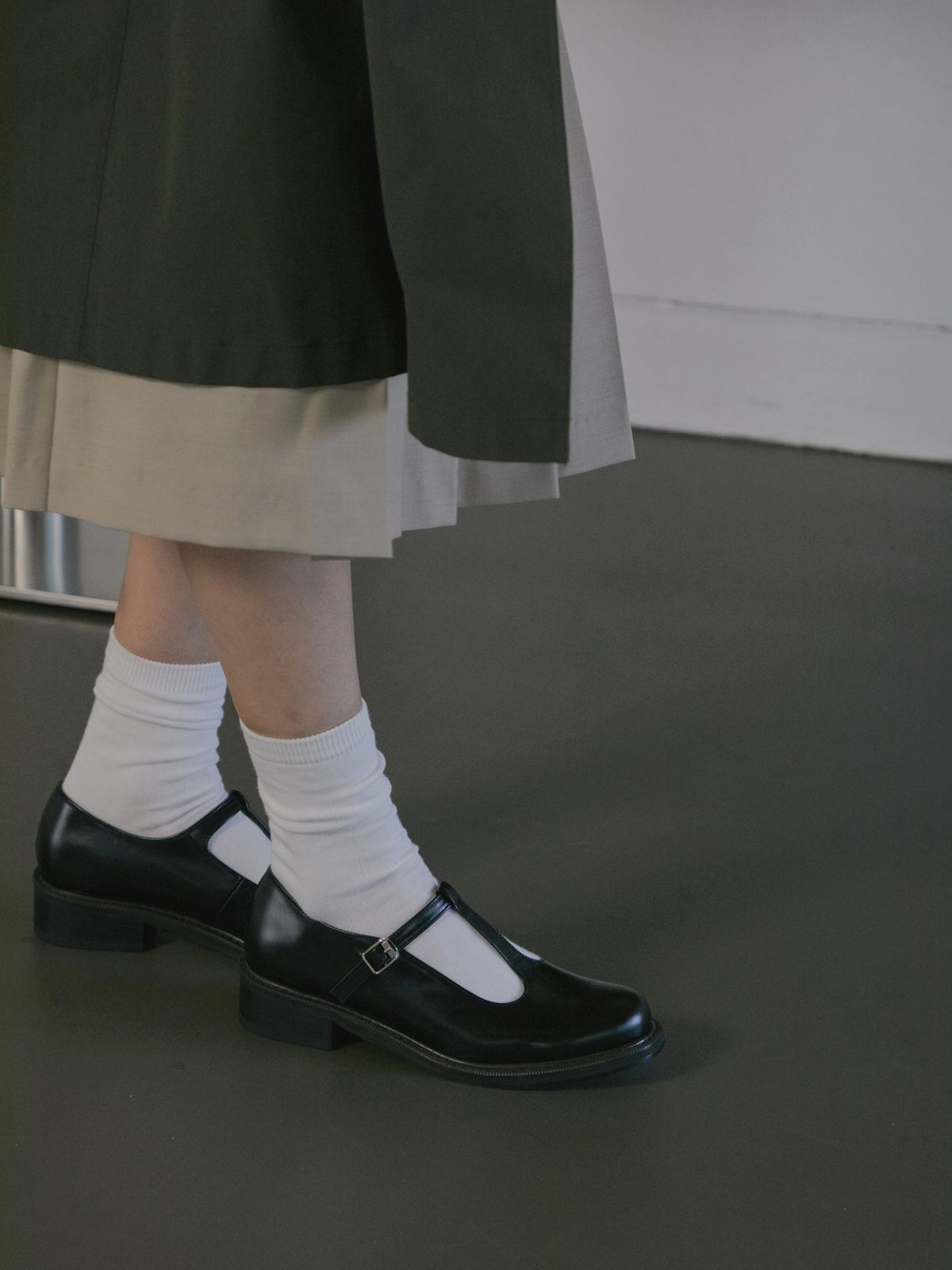 트레텐(TRETEN) Oxford T-strap Loafers