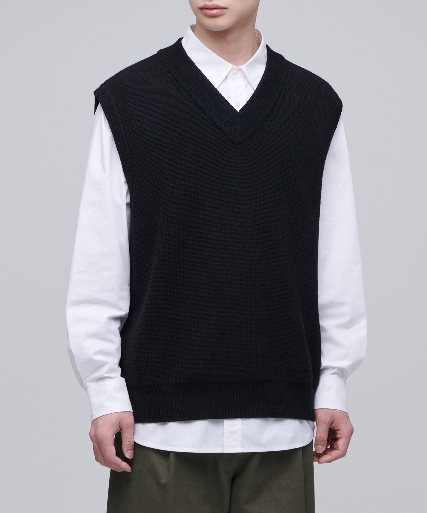 MUSINSA MUSINSA STANDARD Oversized V Neck Knit Vest [Black]
