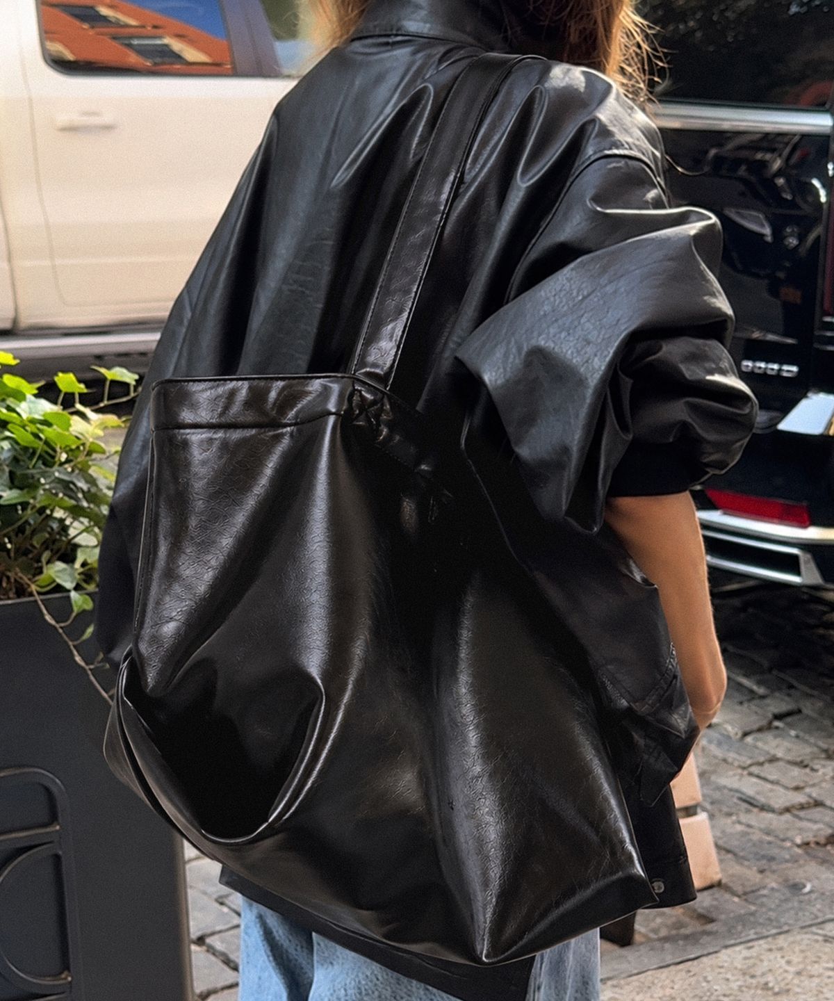 투오(TUO) CARRIE BAG_GLOSSY BLACK