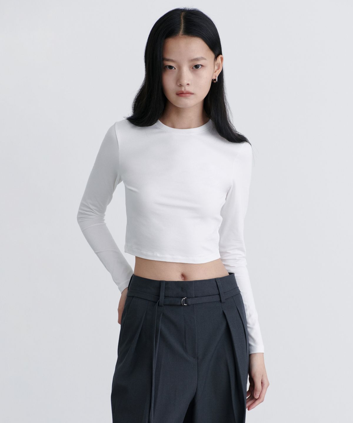 무신사 스탠다드 우먼(MUSINSA STANDARD WOMAN) 우먼즈 슬림 크롭 크루 넥 긴소매 티셔츠 [화이트]