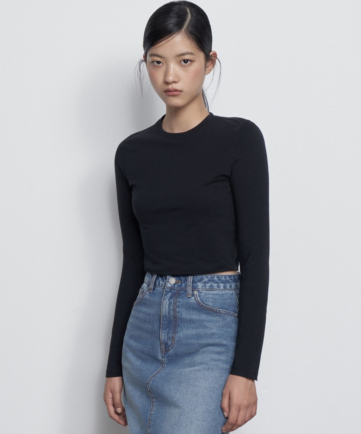 무신사 스탠다드 우먼(MUSINSA STANDARD WOMAN) 우먼즈 슬림 크롭 크루 넥 긴소매 티셔츠 [블랙]