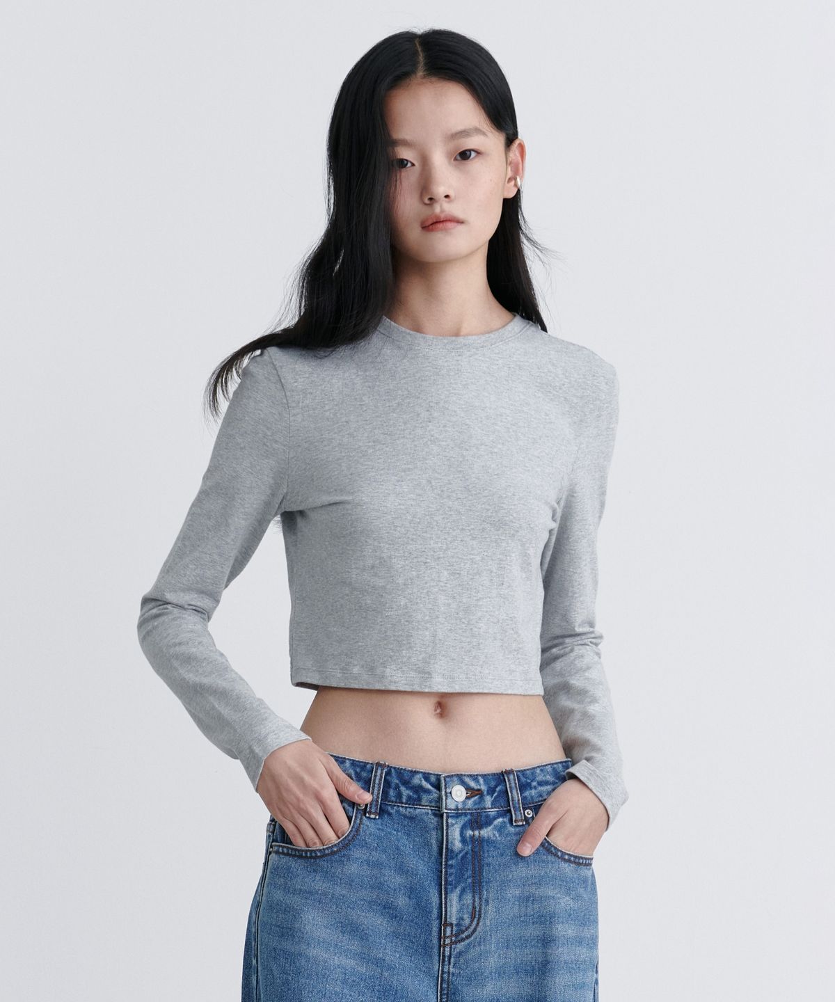 무신사 스탠다드 우먼(MUSINSA STANDARD WOMAN) 우먼즈 슬림 크롭 크루 넥 긴소매 티셔츠 [미디엄 그레이]