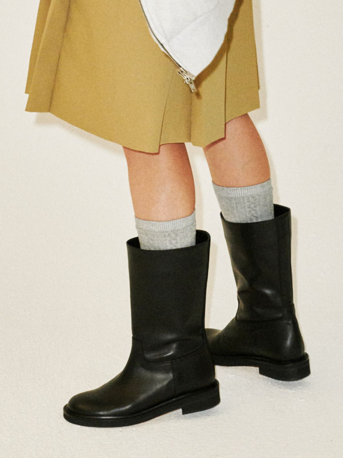 인더스타(INTHESTAR) IS_221398 Middle wide boots(Black)