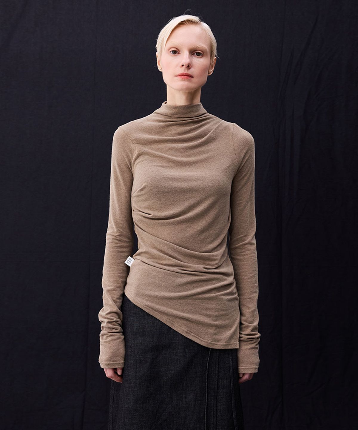 위메농(OUI MAIS NON) River half-neck top