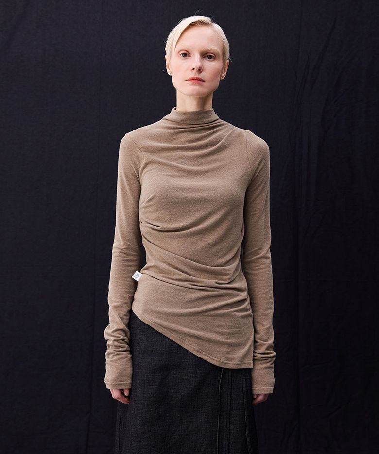 River half-neck top