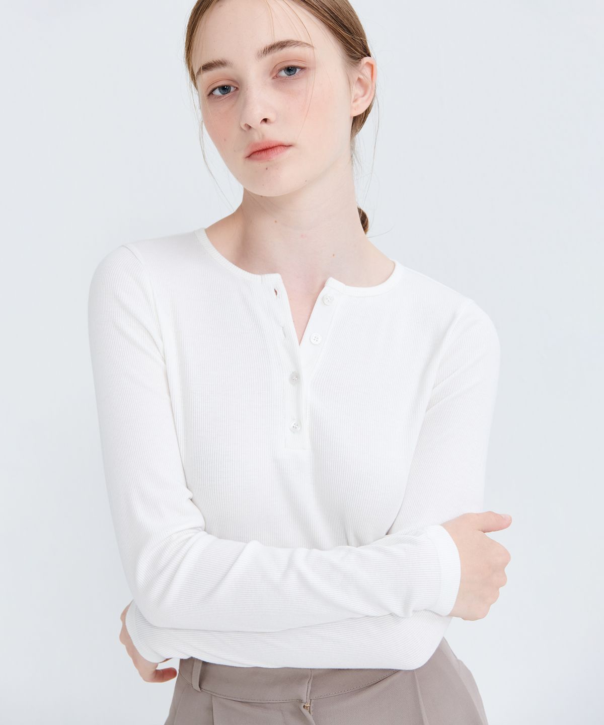 씨엘로(CIELO) 22 FW 버튼 골지 티셔츠 (화이트)