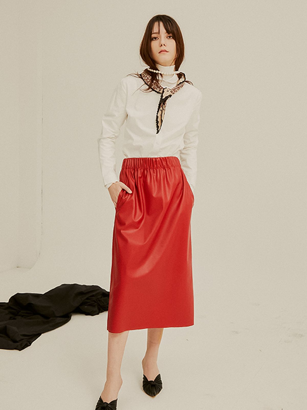 쏘리, 투 머치 러브(SORRY, TOO MUCH LOVE) Sporty Leather Midi Skirt_Red