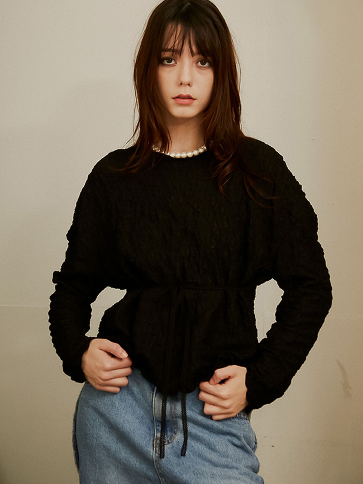 쏘리, 투 머치 러브(SORRY, TOO MUCH LOVE) Seine Pleats Drop Shoulder Top_Black