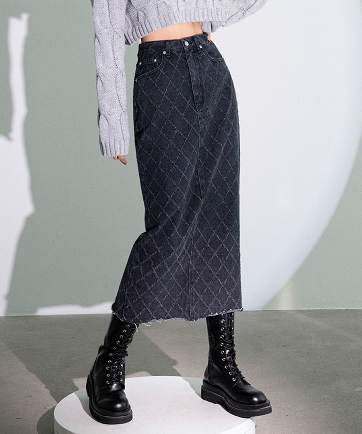 어반드레스(AVANDRESS) Quilting Long Denim Skirt BLACK