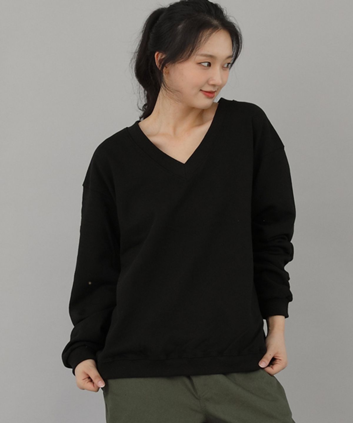 세인트크루(SAINTCREW) 볼드 브이넥 스웨트셔츠 BVN-801 블랙