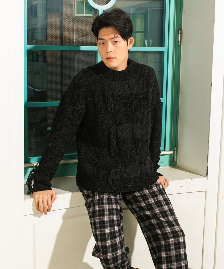 블랙스완 니트