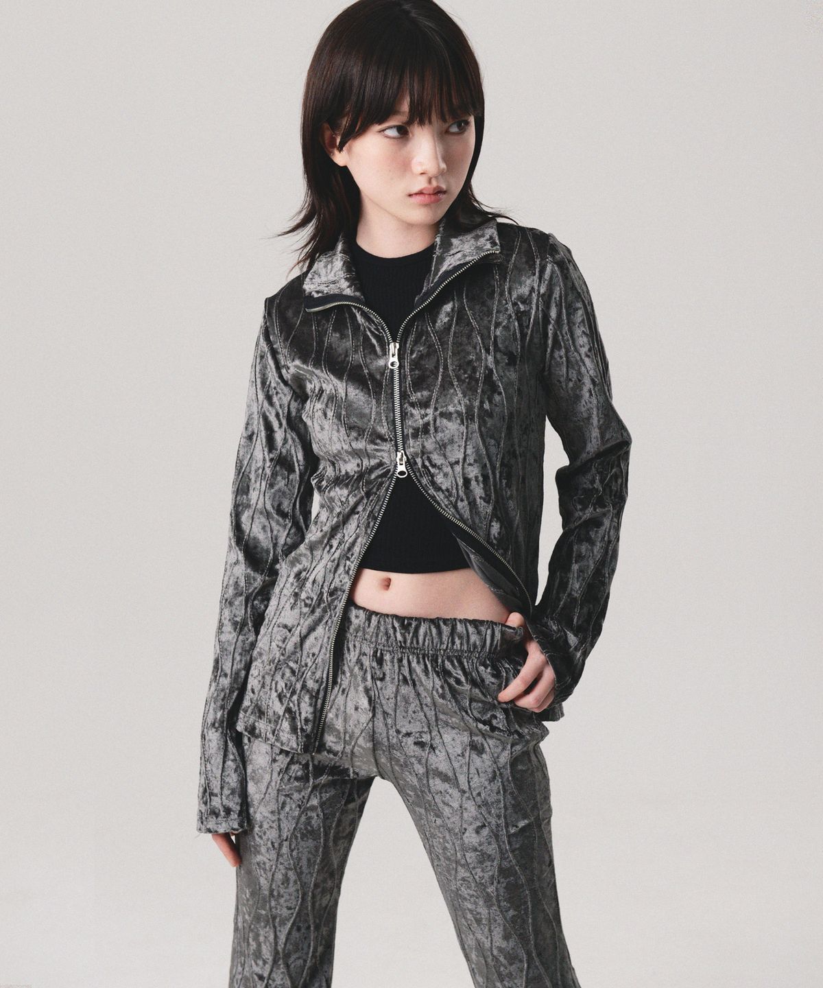 피스메이커(PIECE MAKER) VELVET WAVE STITCH 2WAY ZIP UP (CHARCOAL)