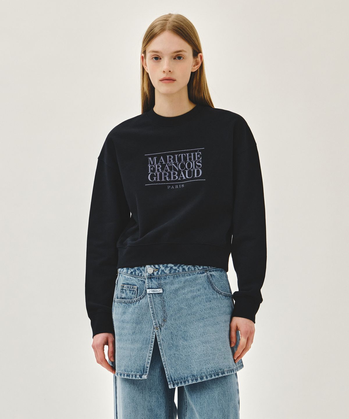 마리떼 프랑소와 저버(MARITHÉ + FRANҪOIS GIRBAUD) W CLASSIC LOGO CROP SWEATSHIRT navy