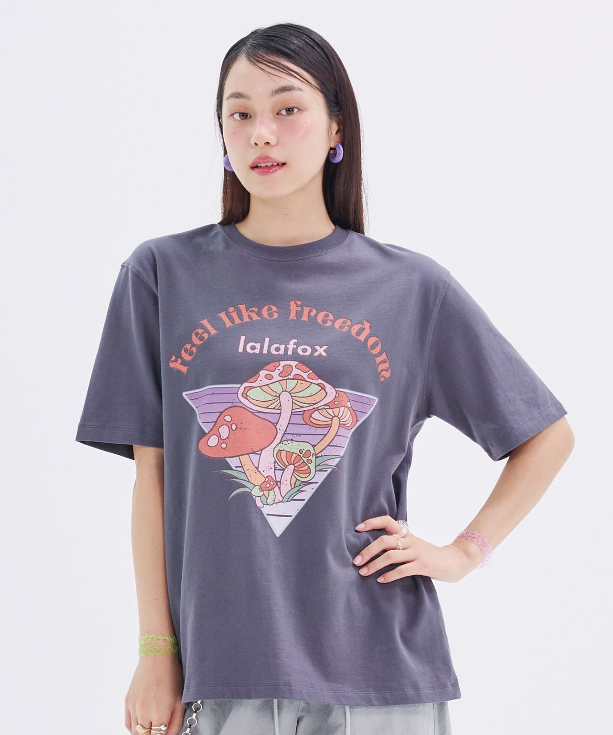 라라폭스(LALAFOX) MUSHROOM OVERSIZED T-SHIRT BN4CH002