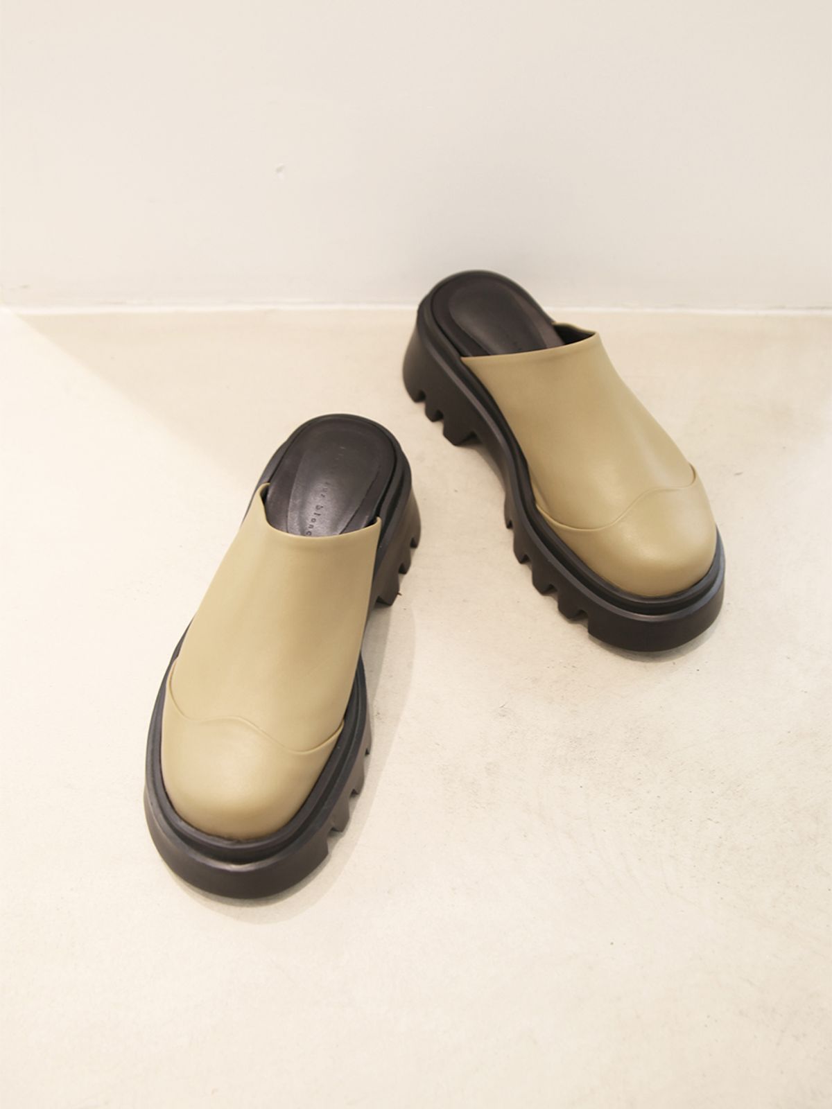 블랑수블랑(BLANC SUR BLANC) 루카스뮬 베이지