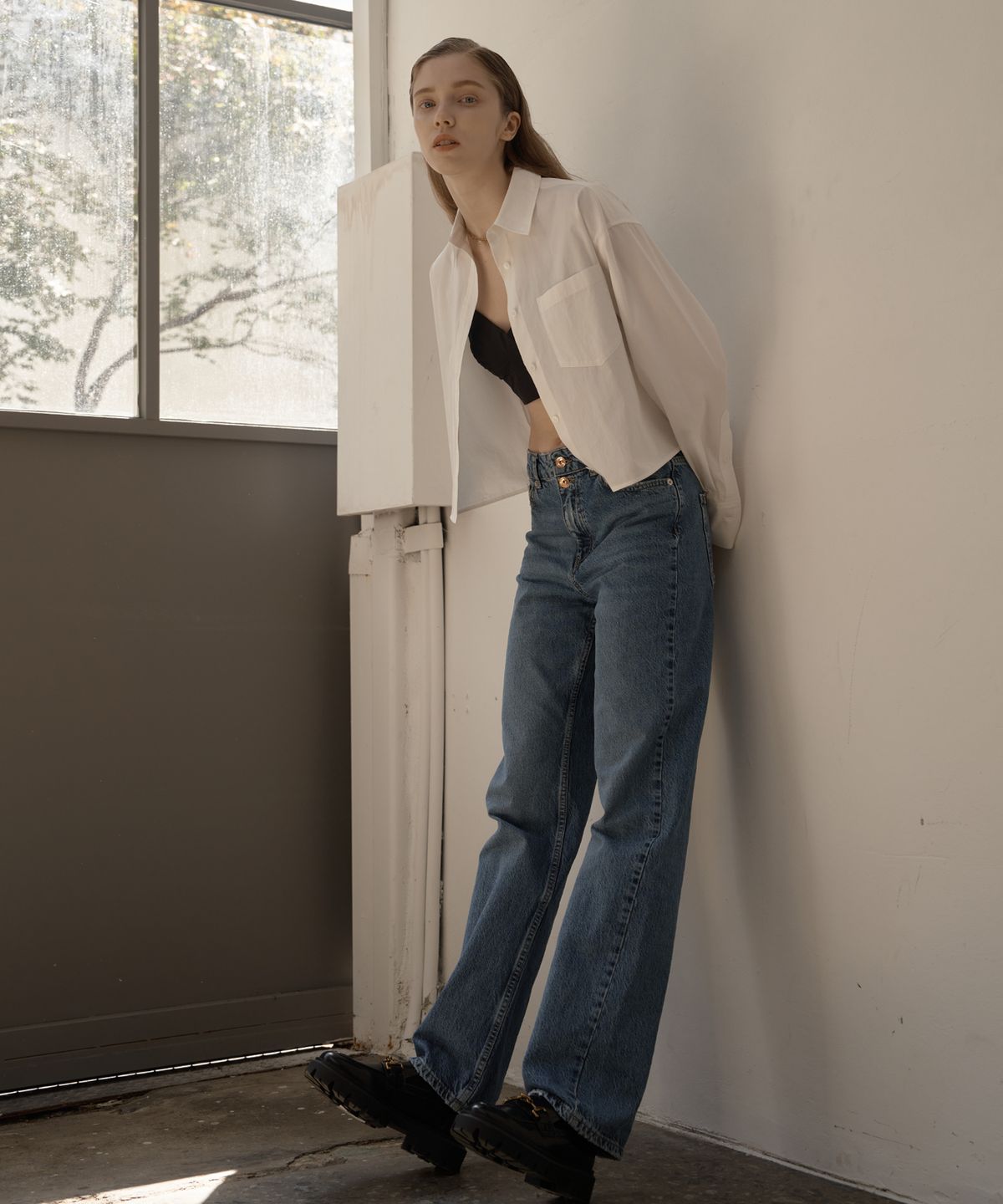 일로일(ILOIL) basic crop shirt - off white