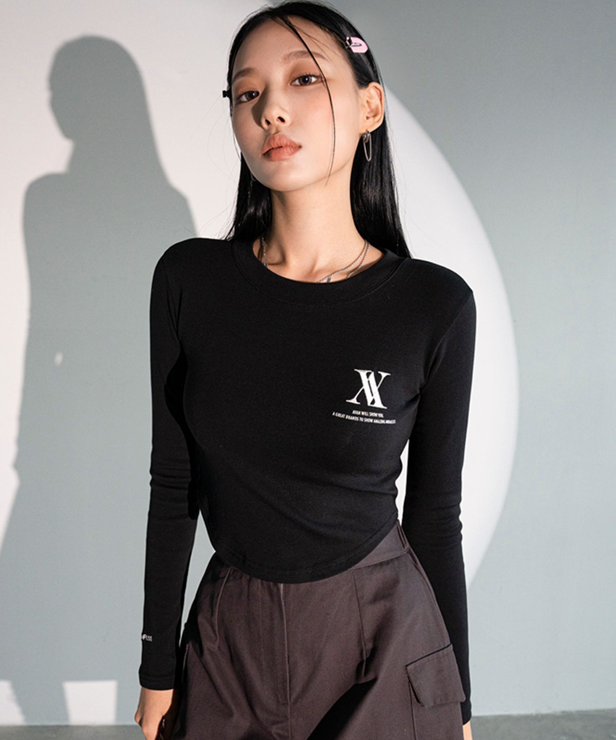 어반드레스(AVANDRESS) AV LOGO CROP T-SHIRT BLACK