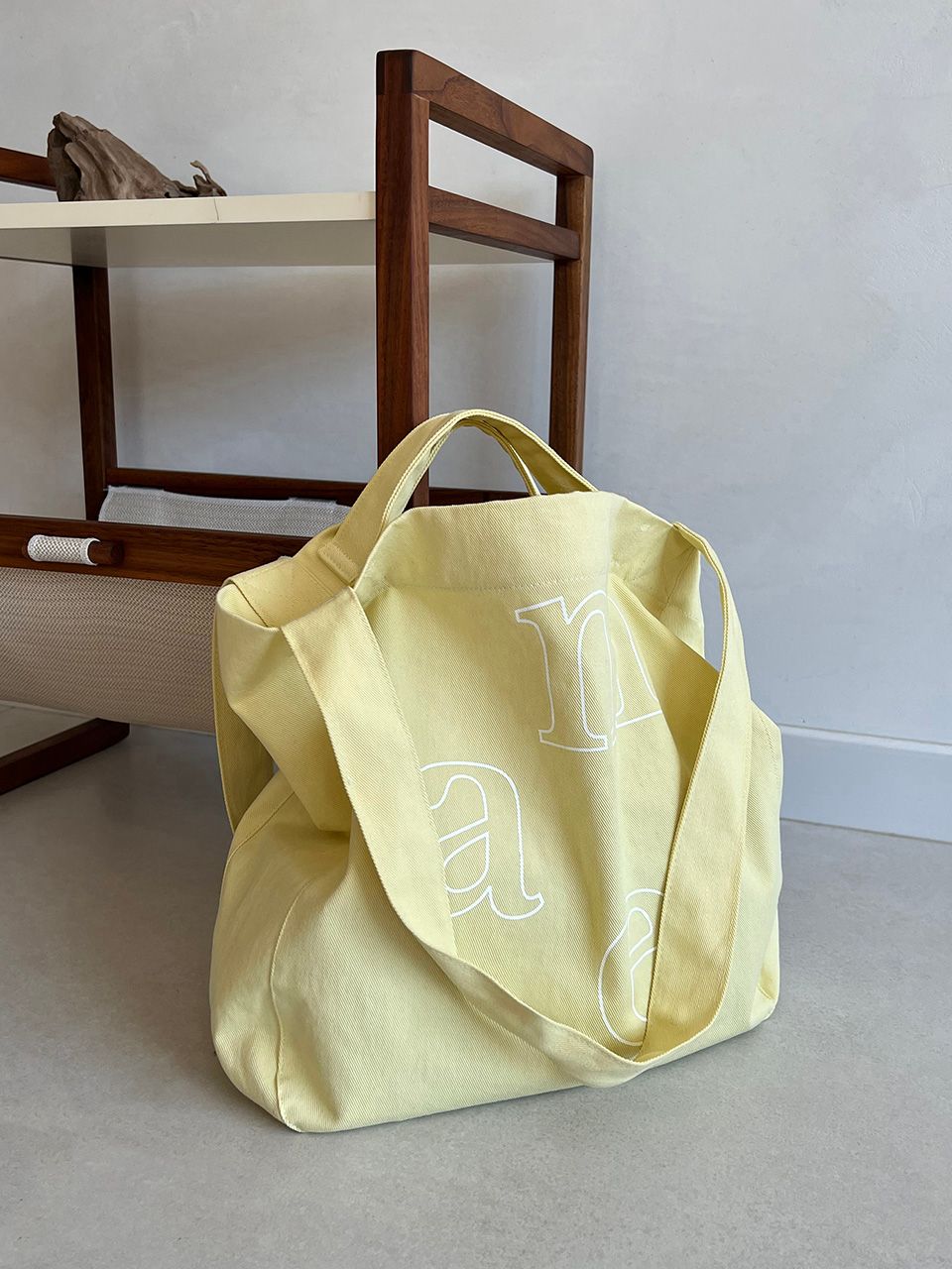 人気上昇中ブランド★[MUCU AND EBONY] M.A.E LOGO BAG MUSINSA公式 | MUCU AND EBONY MAE logo bag _ Lemon Yellow