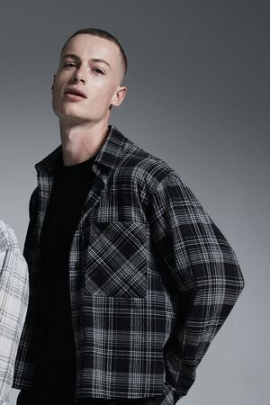 라인 크롭 체크 셔츠 (블랙)