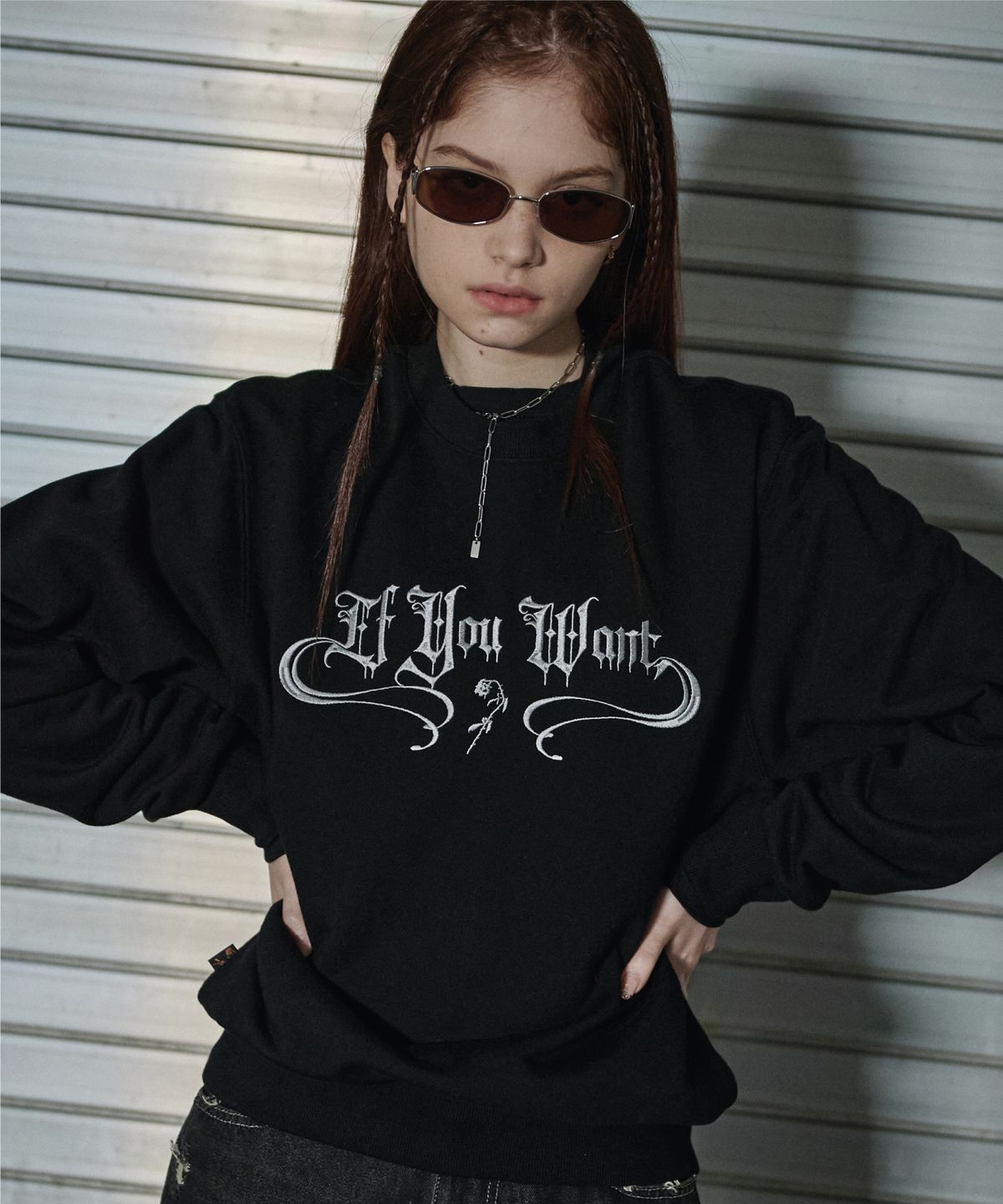 이퓨원트(IFYOUWANT) Shimmer LOGO Sweatshirt BLACK