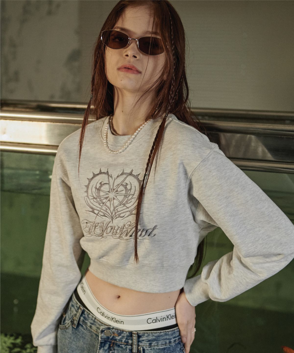이퓨원트(IFYOUWANT) Future Eye Crop Sweatshirt whitegray