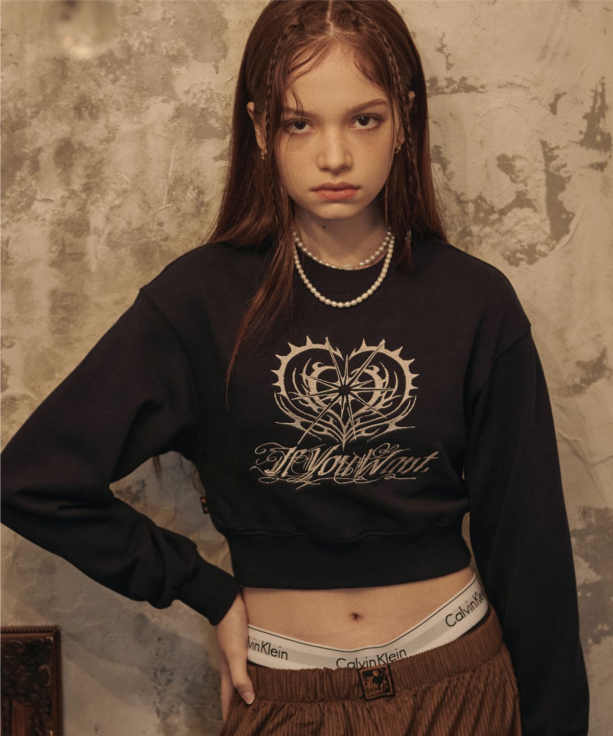 이퓨원트(IFYOUWANT) Future Eye Crop Sweatshirt navy