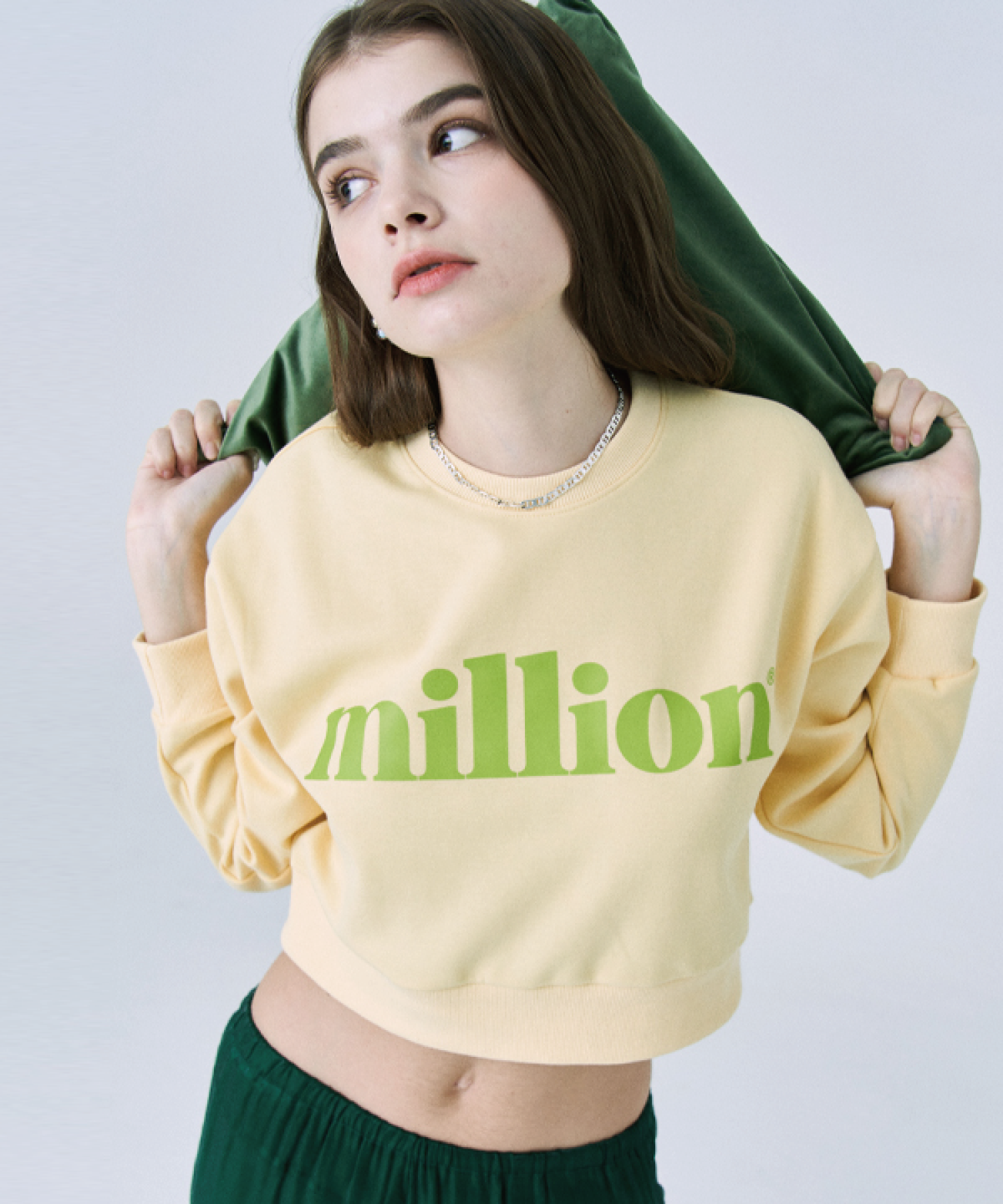 밀리언데이(MILLION DAY) MILLION BIG LOGO CROP SWEATSHIRT