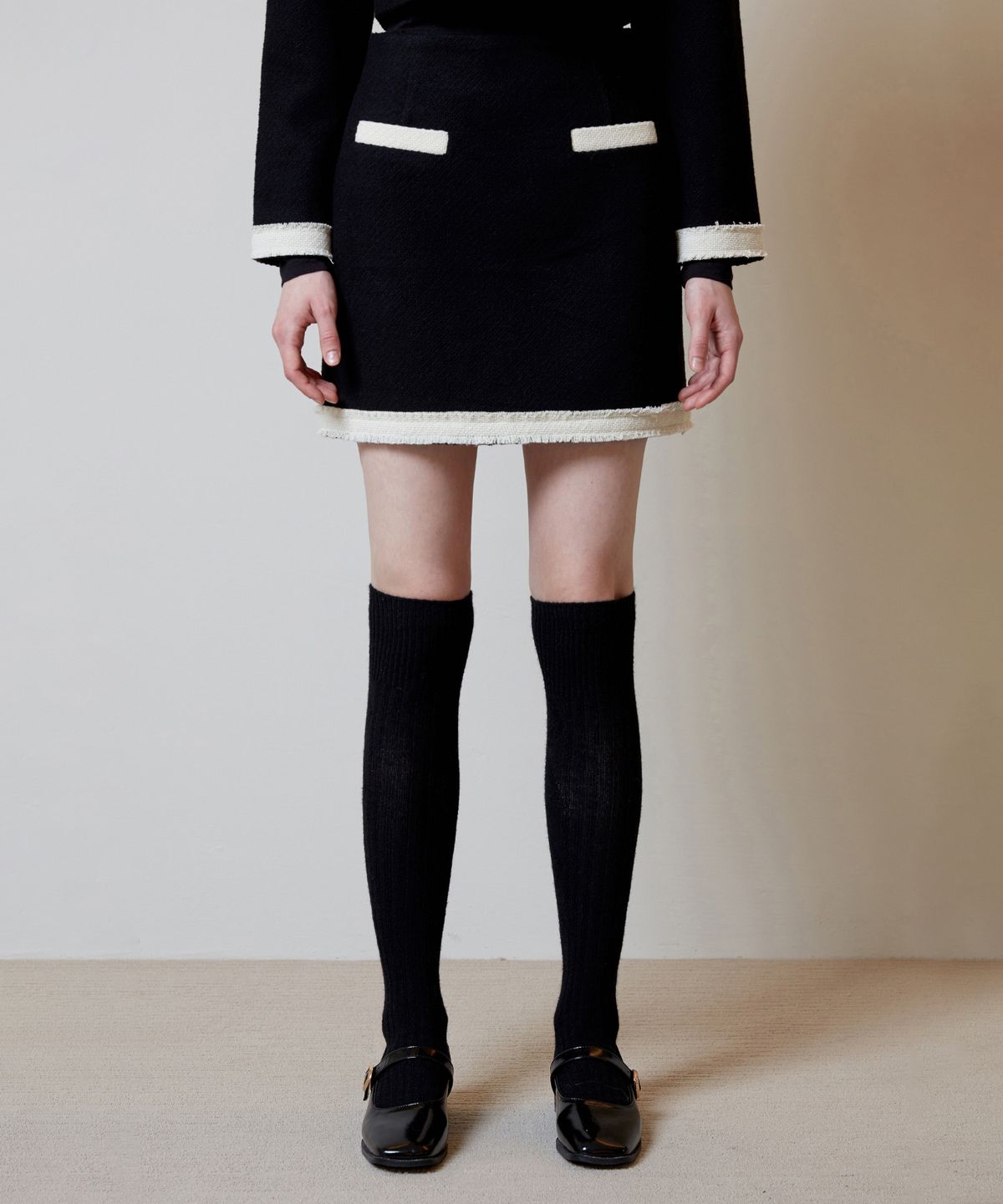 오아이오아이 컬렉션(OIOI COLLECTION) TWEED MINI SKIRT [BLACK]