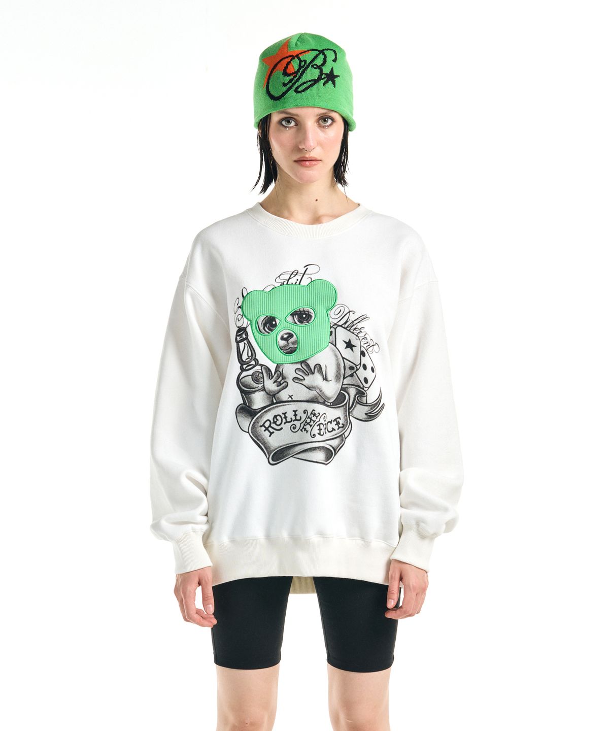 배디(BADEE) Thief Bear Fleece Sweatshirt White