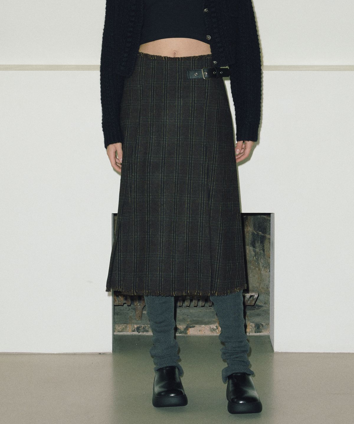 에트몽(ETMON) Buckle Pleated Fringe Skirt  Brown