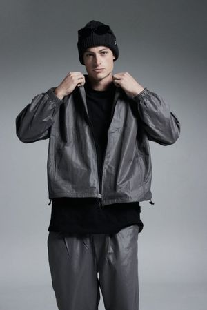 글로시 윈드브레이커 후드 집업 자켓 (다크그레이)