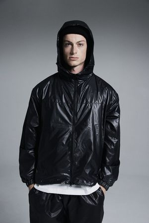 글로시 윈드브레이커 후드 집업 자켓 (블랙)