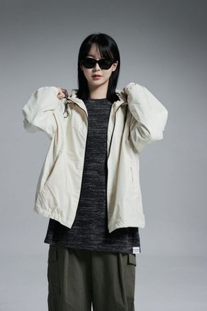 글로시 윈드브레이커 후드 집업 자켓 (아이보리)