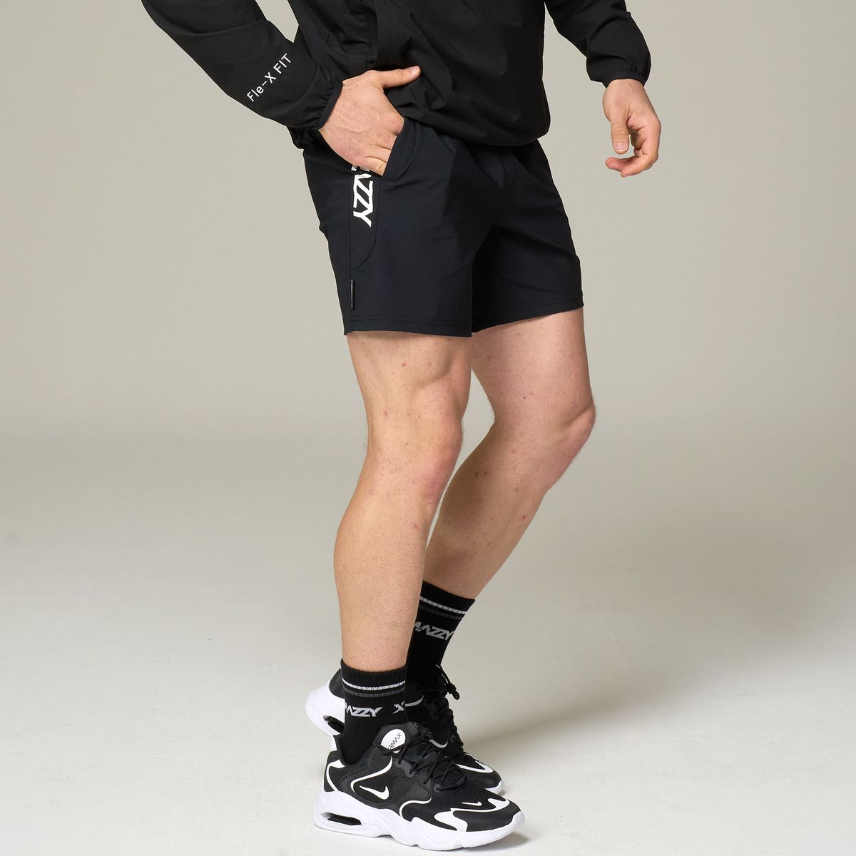 엑스네지(XNAZZY) 엑티브 3부 숏팬츠 XN22FWRSPT04 [BLACK]