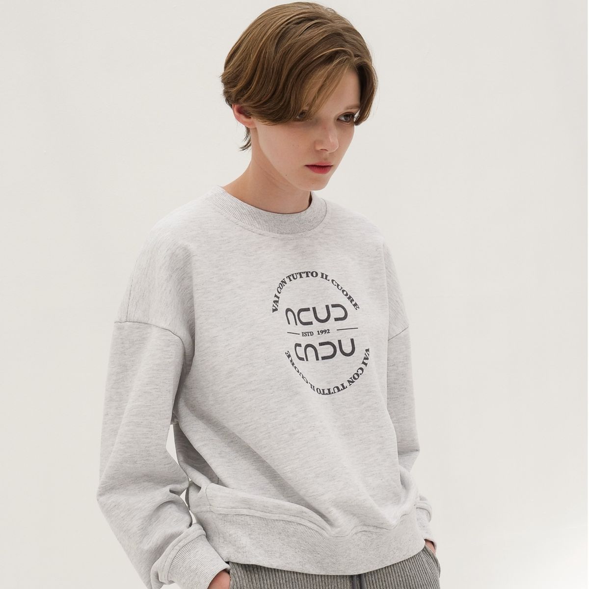 아쿠드(ACUD) Circle Logo Sweatshirt _White
