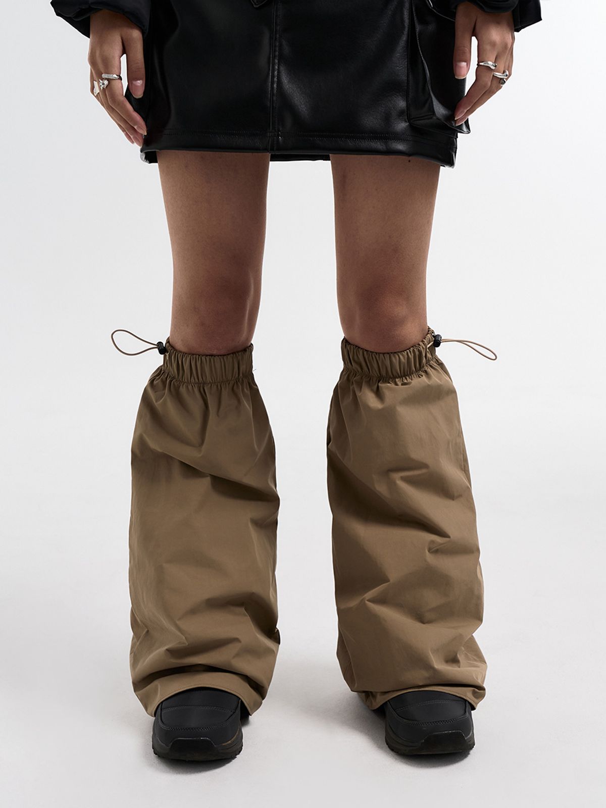 와이이이엘(YEEL) STRING LEG WARMER BEIGE